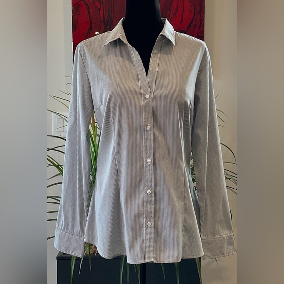 H&M Long Sleeve V-Neck Button Down Striped Shirt. CLEARANCE - Picture 2 of 9